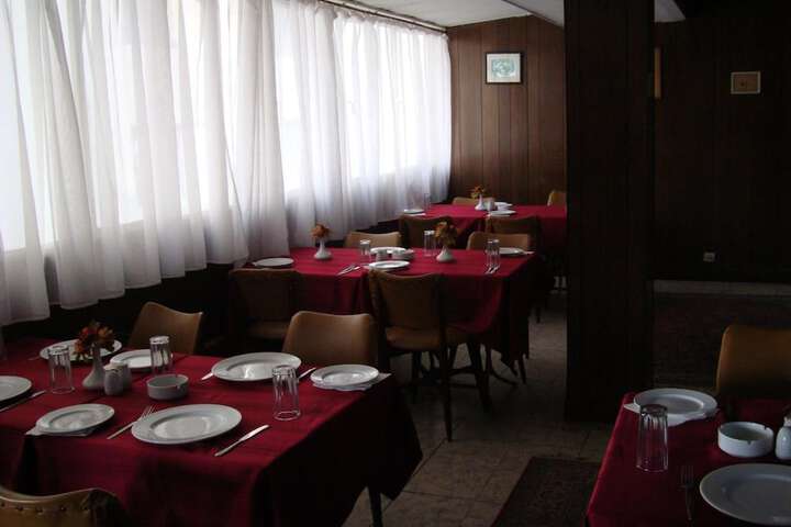 Dining 38 of 53