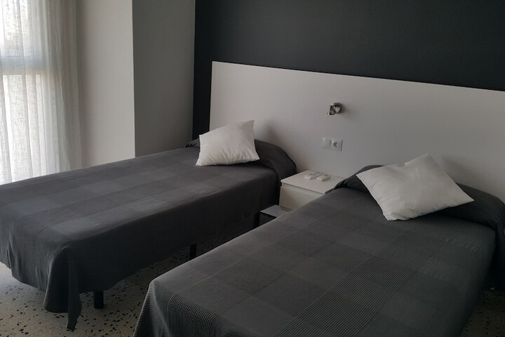 Room 6 of 32