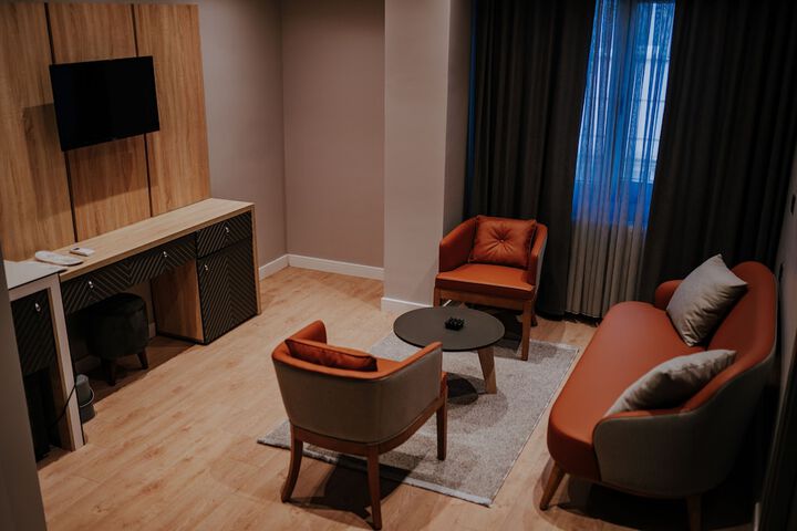 Room 9 of 10