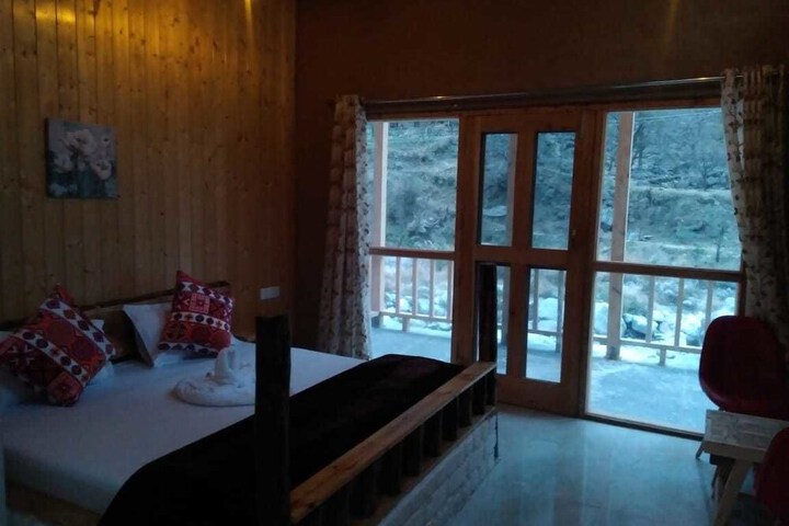 Room 10 of 31