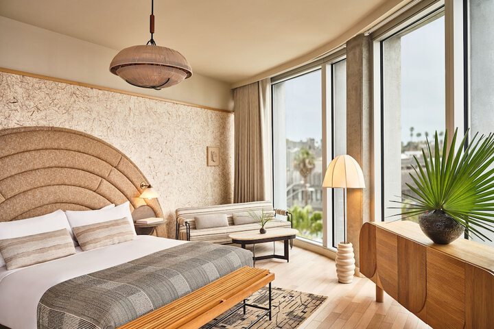 Room 100 of 180