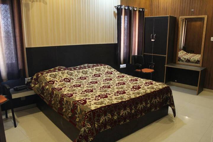 Room 8 of 23