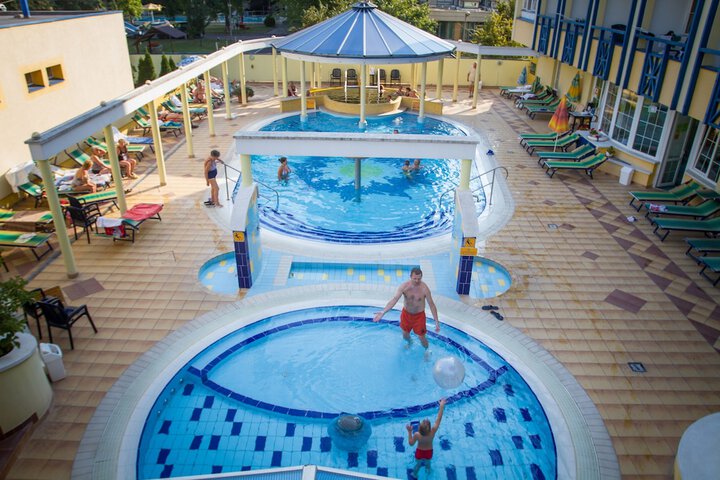 Pool 20 of 34
