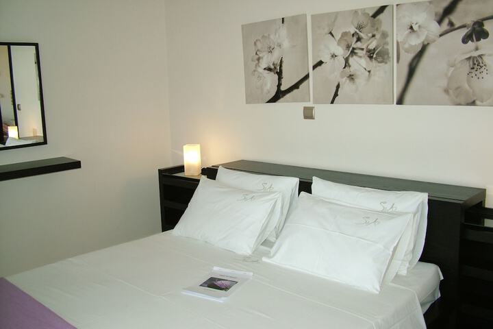 Room 2 of 44