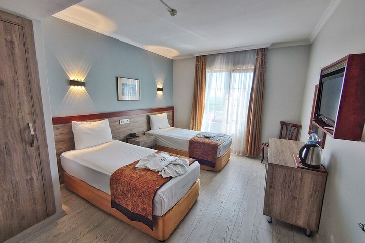Room 12 of 65