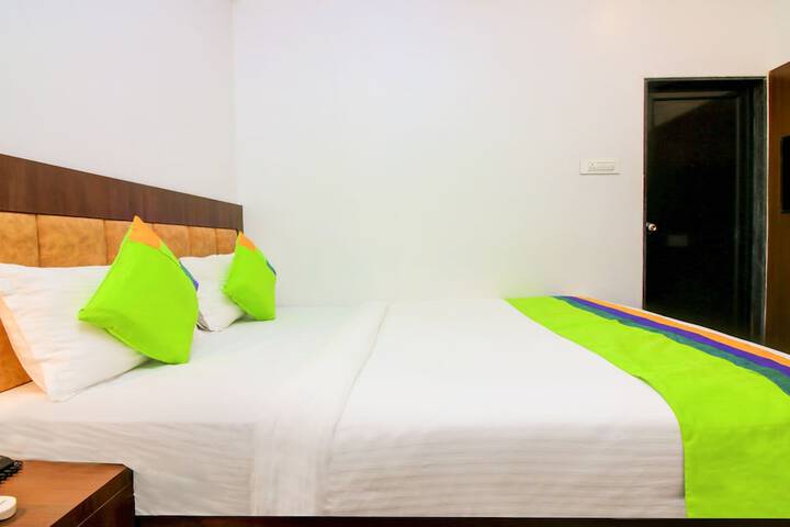 Room 5 of 33