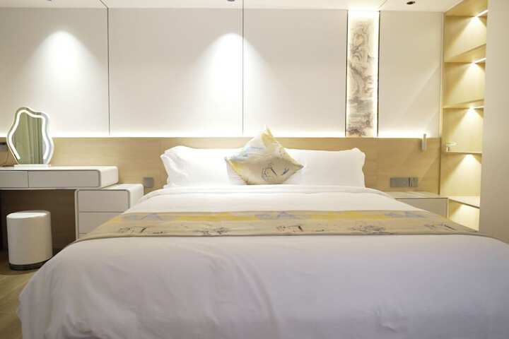 Room 18 of 95