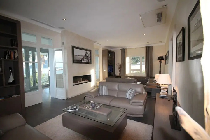 Room 2 of 19