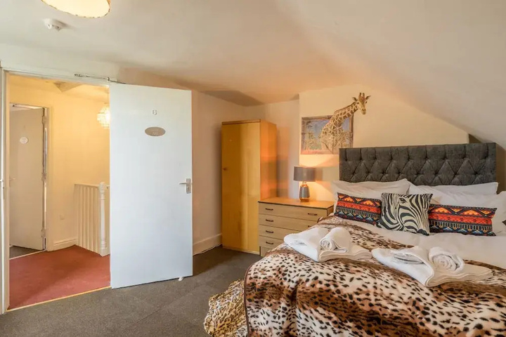 Room 6 of 21