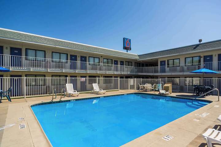 Pool Hotel