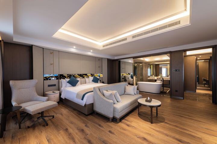 Room 44 of 80