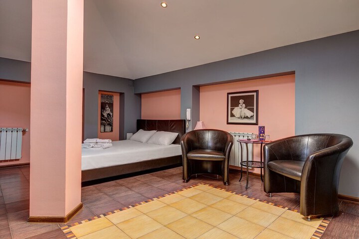 Room 10 of 36