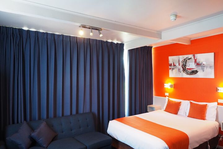 Room 32 of 84