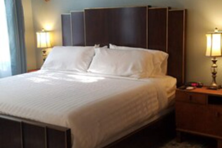 Room 28 of 35