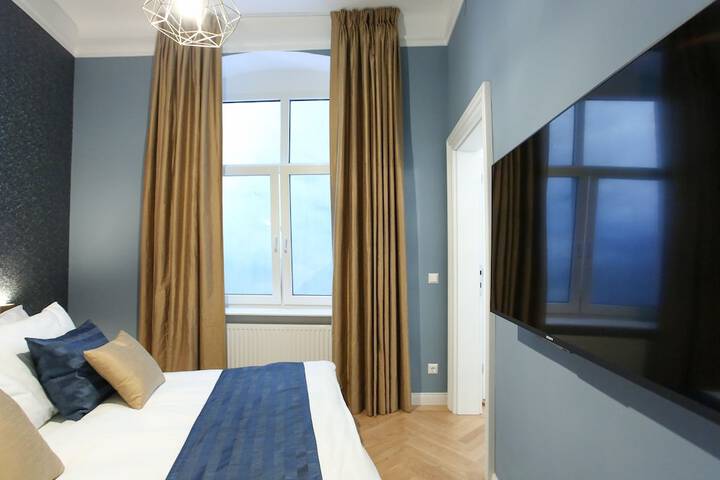 Room 3 of 33