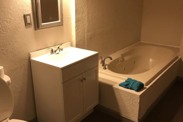 Room 8 of 16