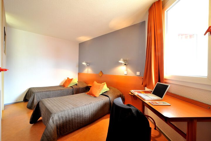 Room 4 of 14