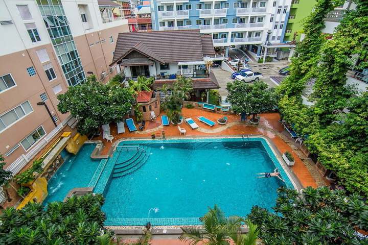Hotel with Pool