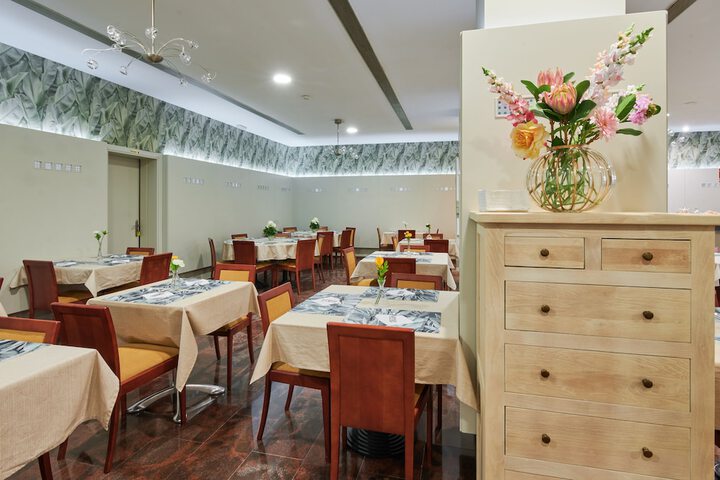 Dining 146 of 186