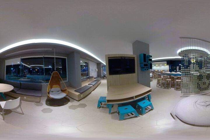 Lounge 36 of 63