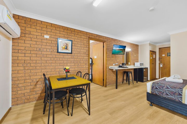 Room 9 of 105