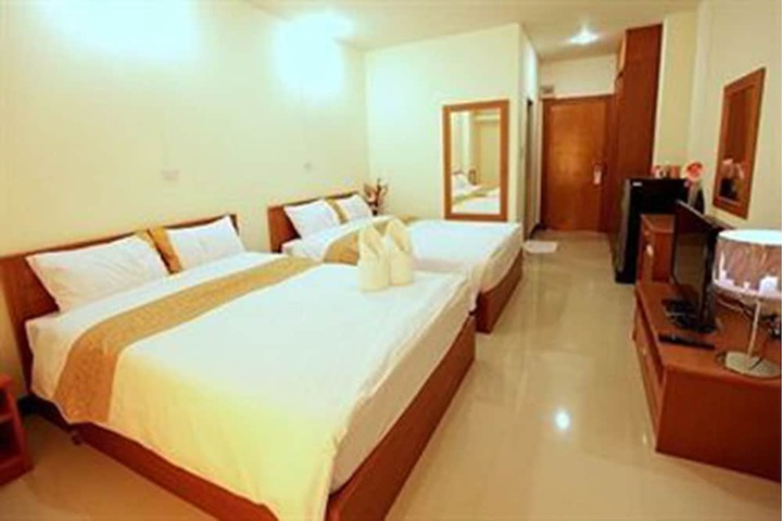 Room 10 of 27