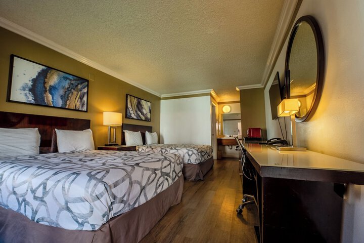 Classic Queen Bed (1 of 38)