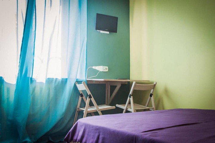Room 4 of 9