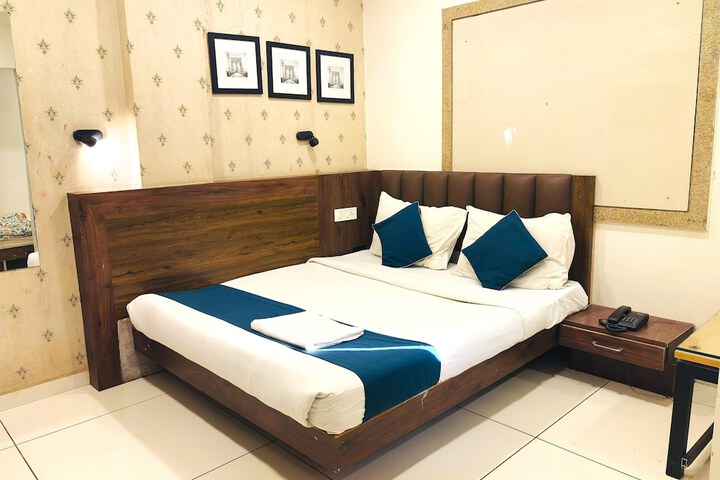 Room 12 of 28