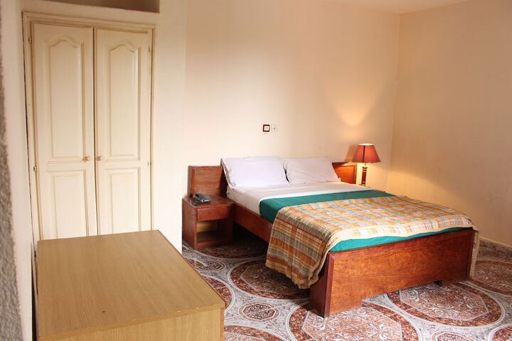 Room 14 of 30