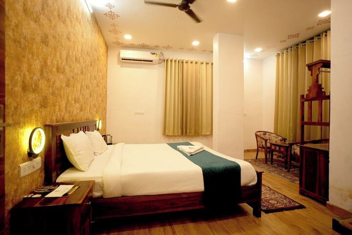 Room 2 of 18