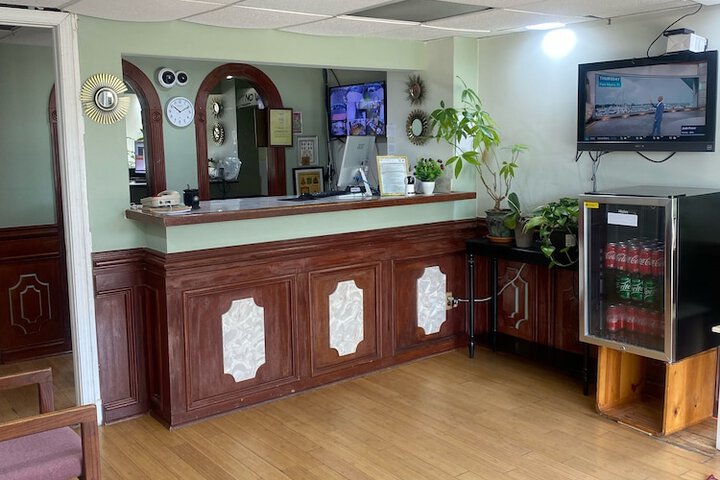 DISCOVERY INN MACON