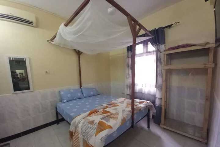 Room 9 of 18