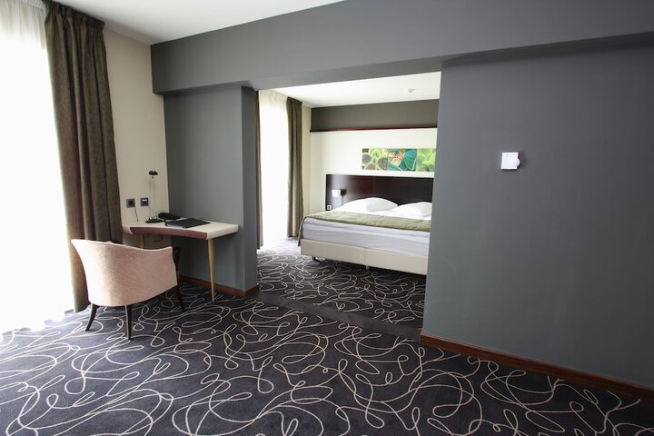 Room 21 of 144