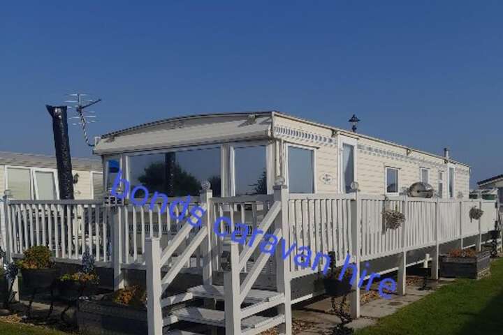 Charming 4-bedroom 8 Berth Caravan in Skegness in Skegness