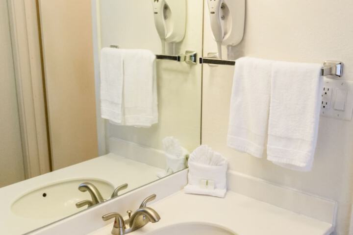 Bathroom sink