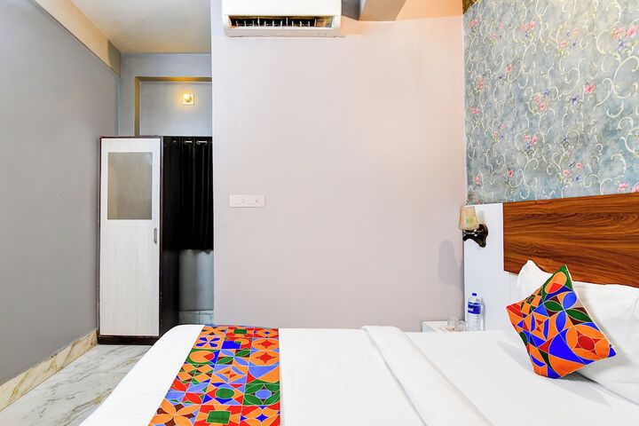 Room 10 of 27