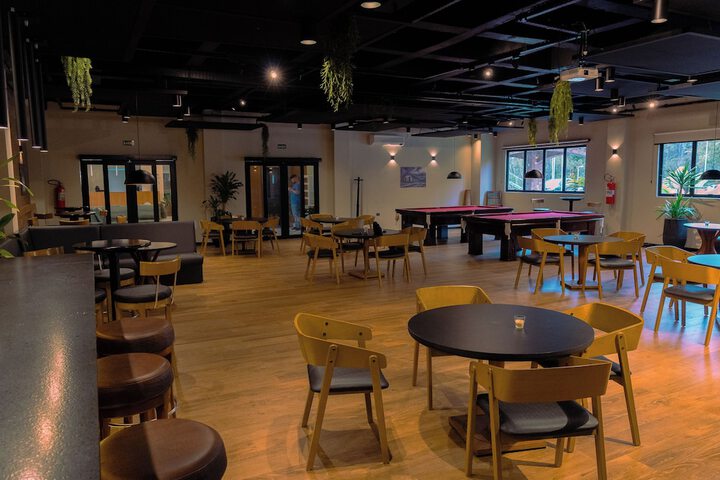 Lounge 52 of 86