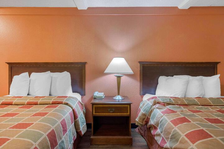 2 Double Beds (8 of 9)