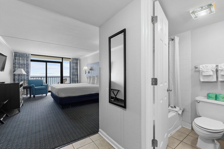 Condo Standard King Bed Murphy Bed Partial Ocean View (7 of 7)