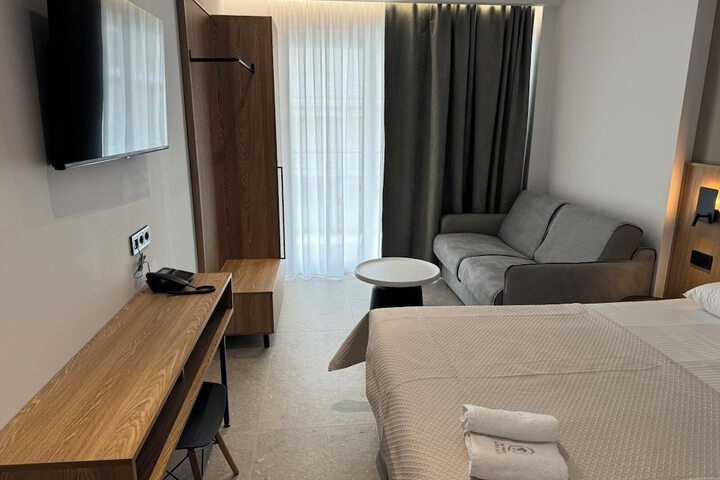 Room 5 of 19