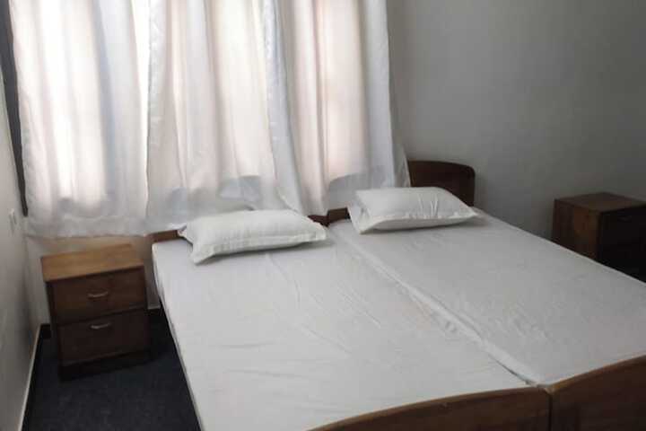 Room 7 of 32
