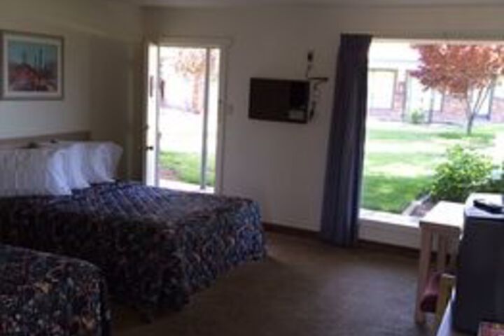 Room 10 of 18