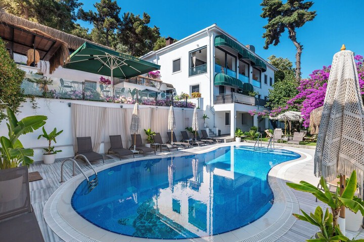 Pool 85 of 124