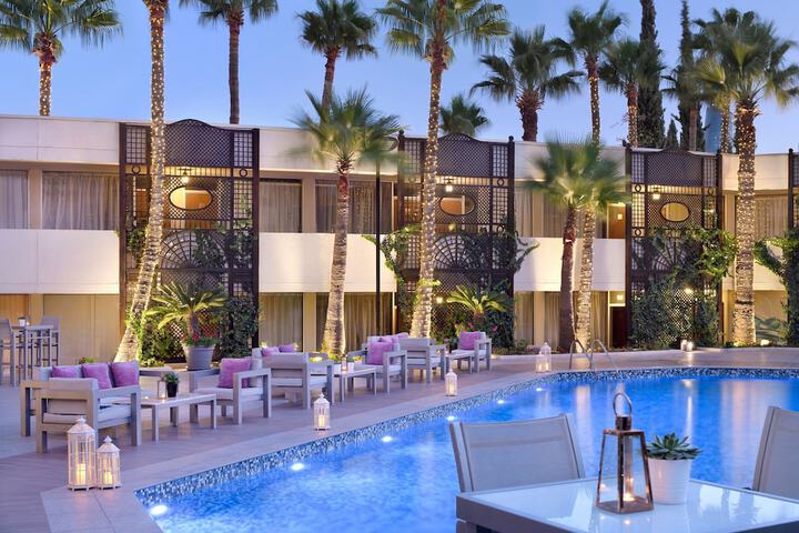 Hotel with Pool