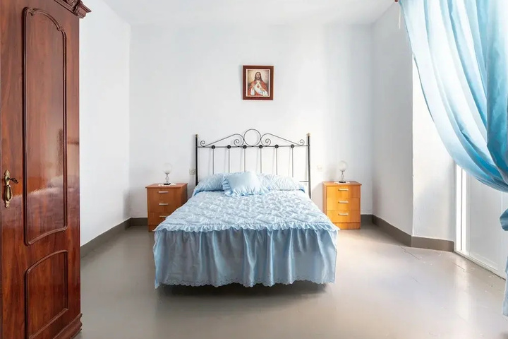 Room 5 of 15