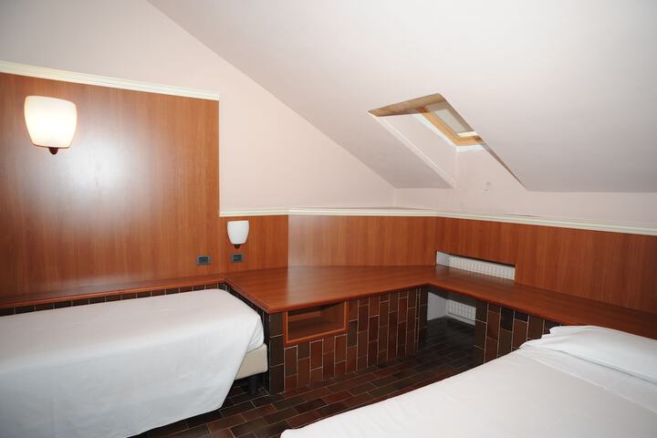 Room 16 of 22