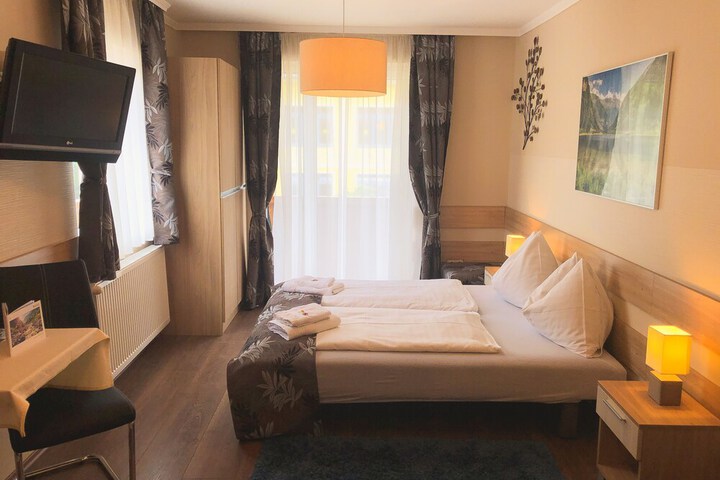Room 16 of 42