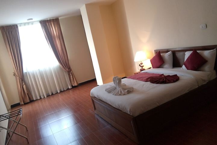 Room 6 of 37