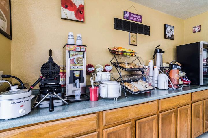 Breakfast/Coffee Service 22 of 26
